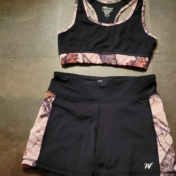 Mossy Oak Other - Pink Camo Shorts and Bra Set